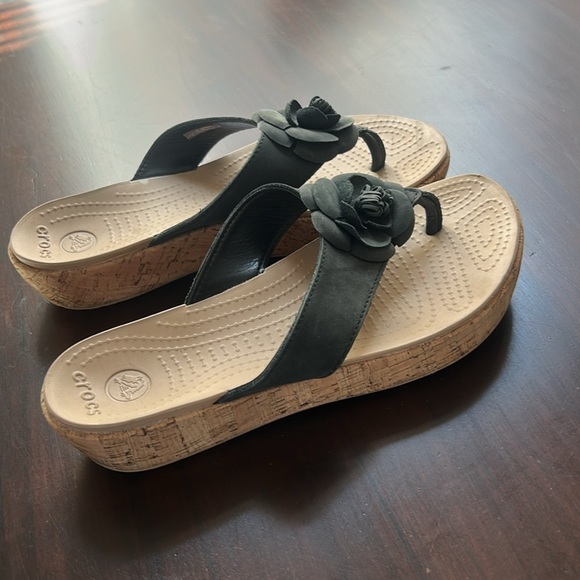 Crocs A Leigh Flower Leather Flip Flop Sandal Cork Platform Wedge Black Size 10 - Picture 10 of 17